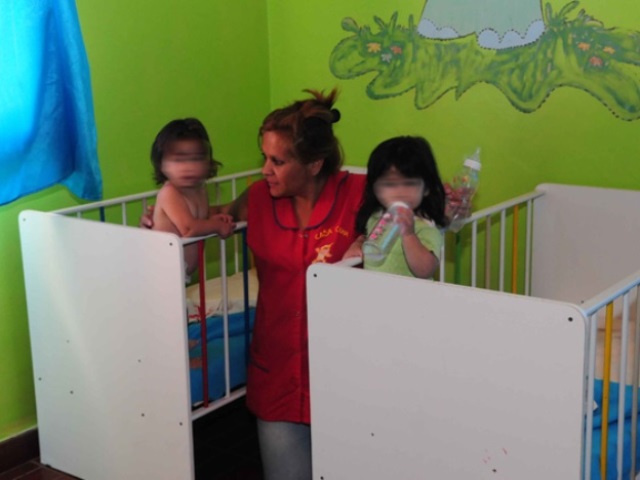 BUSCAN FAMILIAS PARA CUIDAR A UNOS 50 CHICOS QUE ESTAN EN LA CASA CUNA