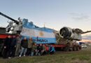 Malvinas: llegó el avión que se instalará en el Monumento a los Caídos 