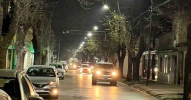 Continúa la instalación de luces LED en el macrocentro de Luján