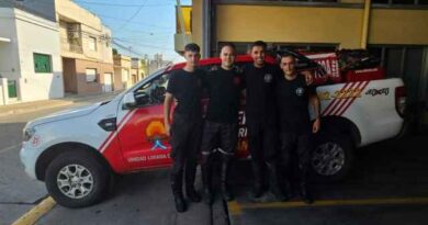 Dotación de bomberos voluntarios de Luján al Bolsón